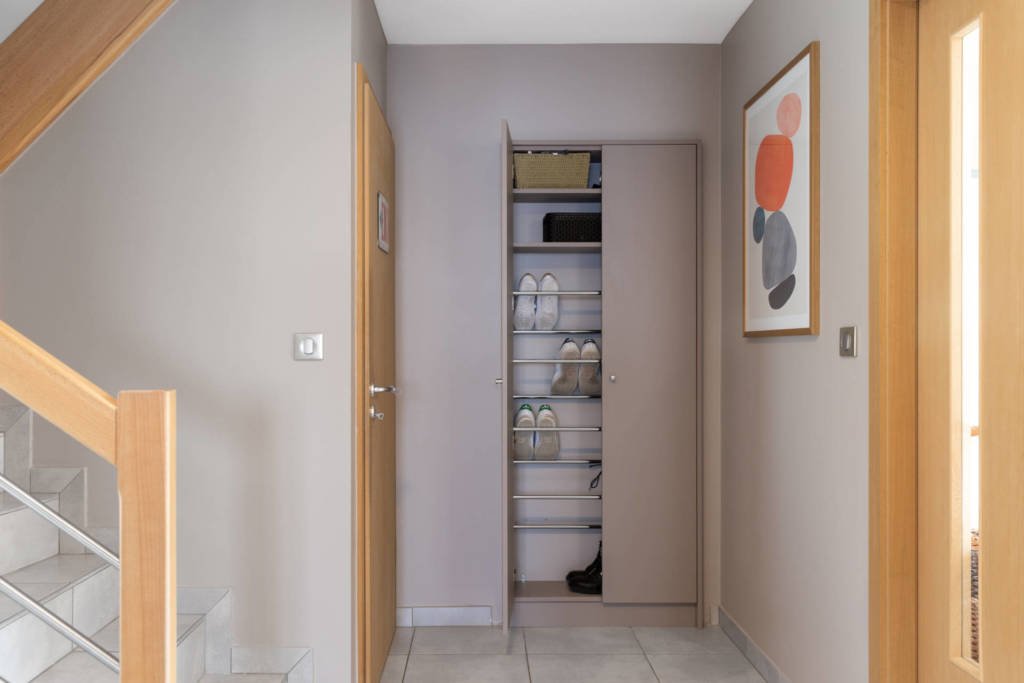 Feng-shui et Décoration d'un Maison à Brinckheim - Placard de l'entrée pour le rangement des chaussures, par Etymodéco, Magali Brustlein, Décoratrice et Expert Feng Shui à Saint Louis en Alsace