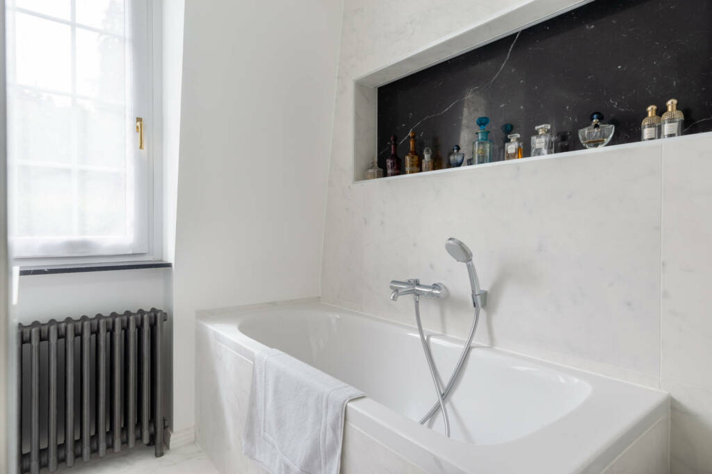 Lumière et fonctionalité dans la salle de bain, par Etymodéco, Magali Brustlein, Décoratrice et Expert Feng Shui à Saint Louis en Alsace