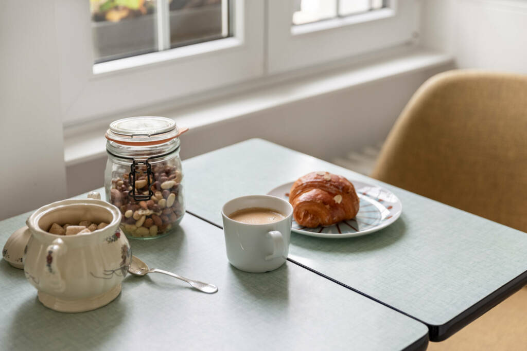 Détail de la table pour le petit déjeuner, par Etymodéco, Magali Brustlein, Décoratrice et Expert Feng Shui à Saint Louis en Alsace