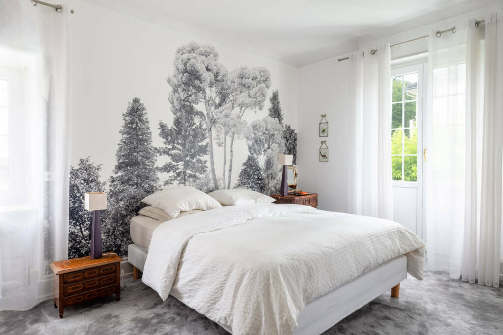 La chambre parentale avec la tête de lit en panoramique esprit forêt, par Etymodéco, Magali Brustlein, Décoratrice et Expert Feng Shui à Saint Louis en Alsace