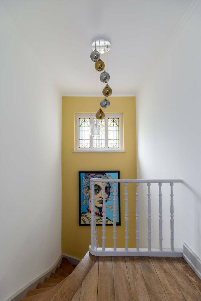 Un escalier mis à jour par poncage et peinture de la rambarde, par Etymodéco, Magali Brustlein, Décoratrice et Expert Feng Shui à Saint Louis en Alsace
