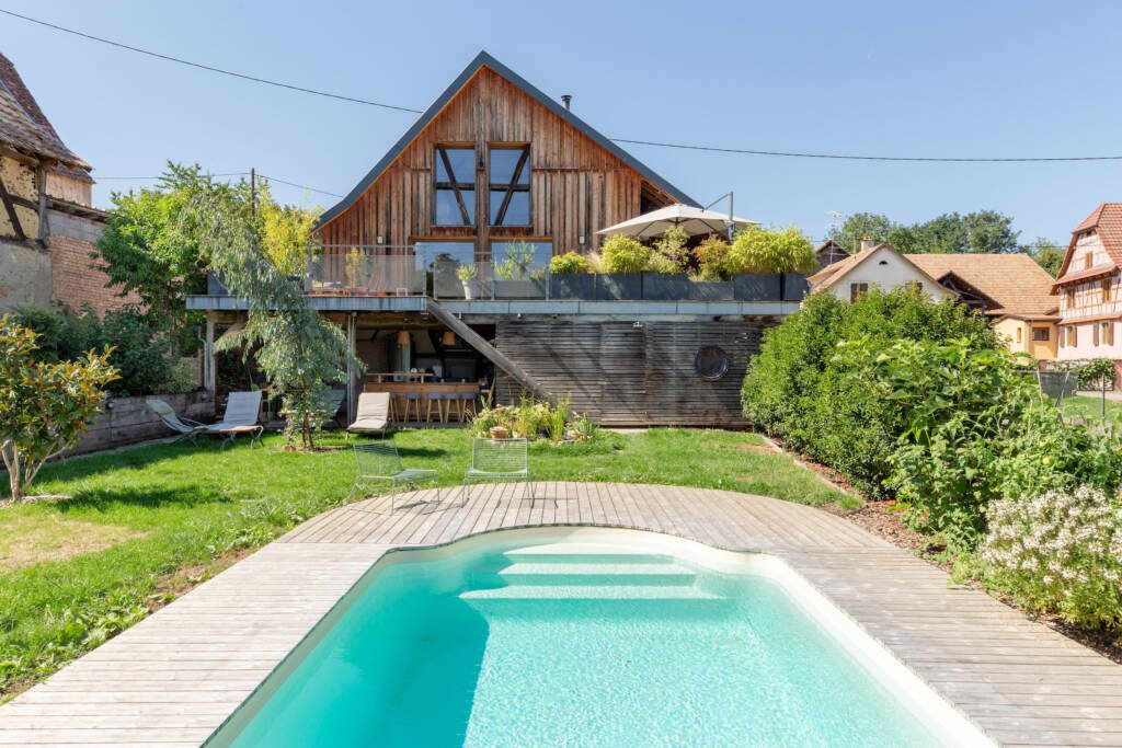 La piscine surplombée par la terrasse, par Etymodéco, Magali Brustlein, Décoratrice et Expert Feng Shui à Saint Louis en Alsace