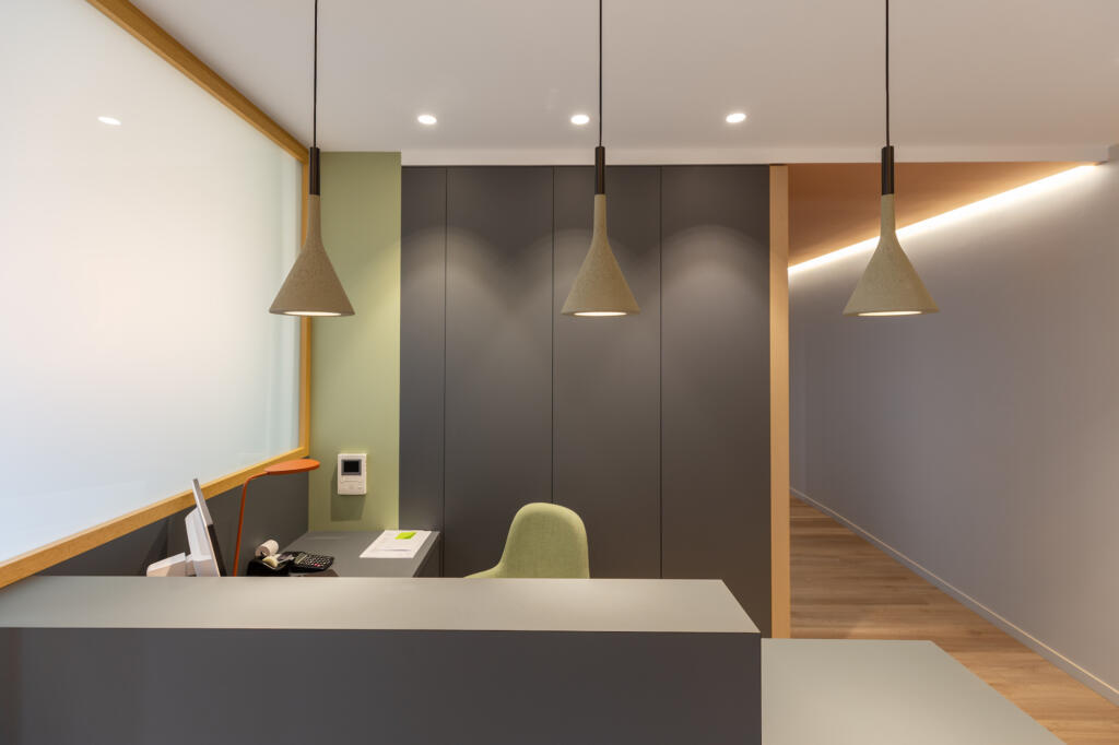 Détail de l'accueil et son éclairage, par Etymodéco, Magali Brustlein, Décoratrice et Expert Feng Shui à Saint Louis en Alsace