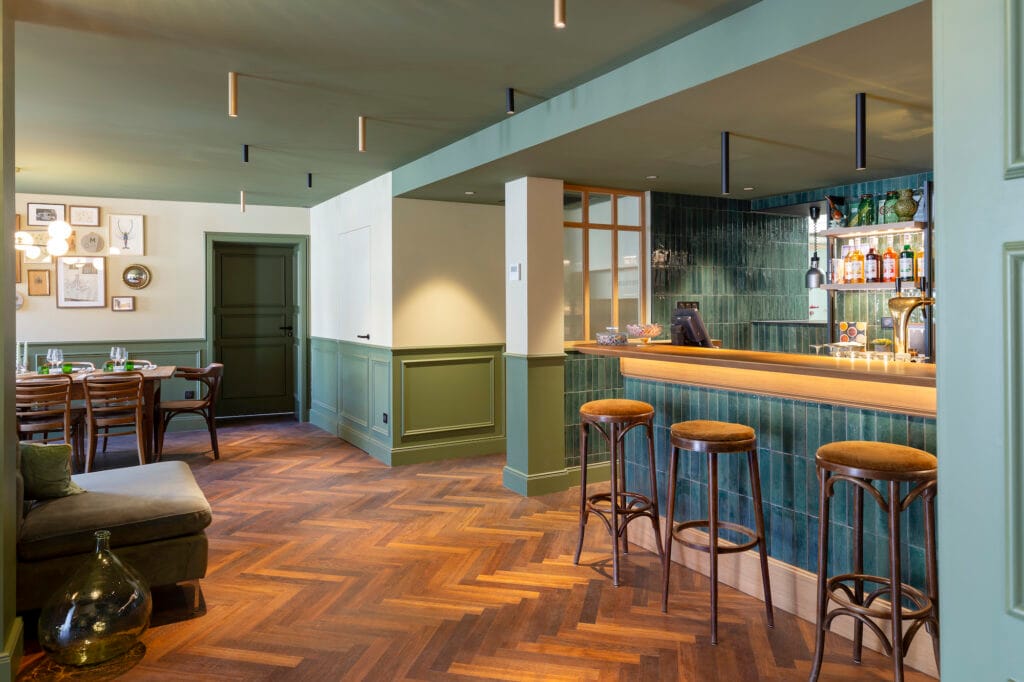 Vue sur le bar, par Etymodéco, Magali Brustlein, Décoratrice d'intérieur à Saint Louis en Alsace