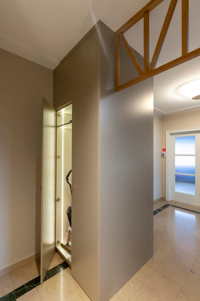 Le rangement du matériel de nettoyage coté espace de vie, par Etymodéco, Magali Brustlein, Décoratrice d'intérieur dans le Haut-Rhin