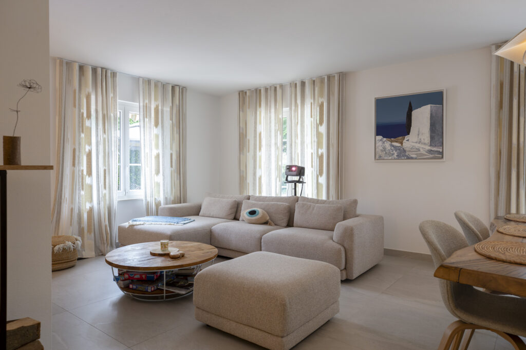 Le salon en tissus et son vidéo-projecteur, par Etymodéco, Magali Brustlein, Décoratrice d'intérieur à Saint Louis en Alsace