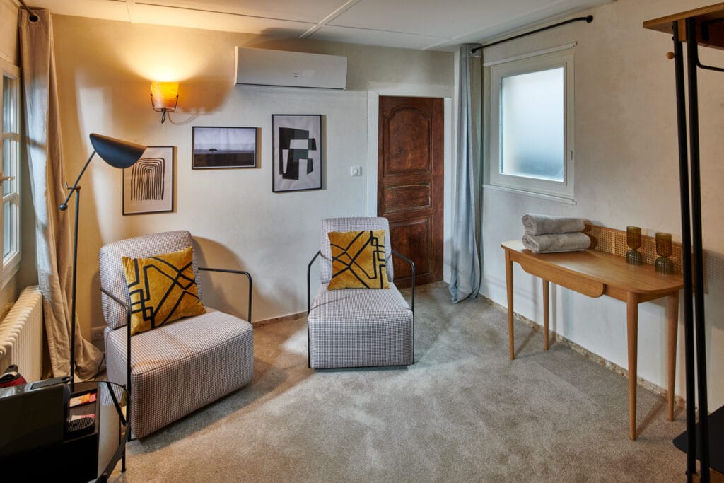 Le salon de la chambre silver, par Etymodéco, Magali Brustlein, Décoratrice d'intérieur à Saint Louis en Alsace