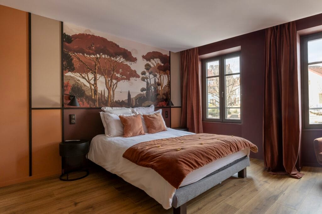 La chambre Rouge, tons rouille et automnales, par Etymodéco, Magali Brustlein, Décoratrice d'intérieur à Saint Louis en Alsace