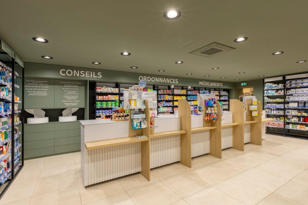 Colorimétrie & Signalétique Pharmacie à Mulhouse, par Etymodéco, Magali Brustlein, Décoratrice d'intérieur à Saint Louis en Alsace